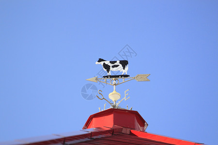 气象灯房子叶片蓝色奶牛太阳天空天气风暴风向标农场背景图片