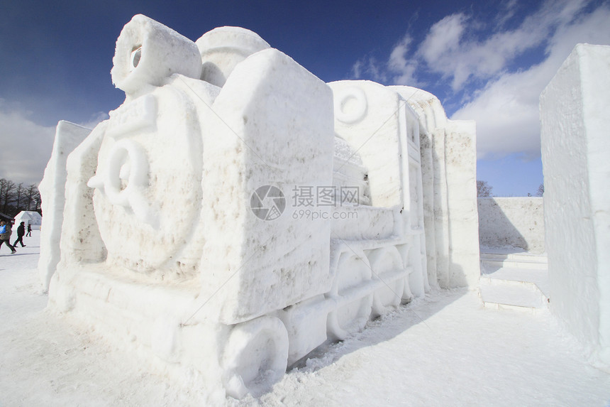 日本日积雪节雪祭雕刻雕像蓝天季节冻结图片