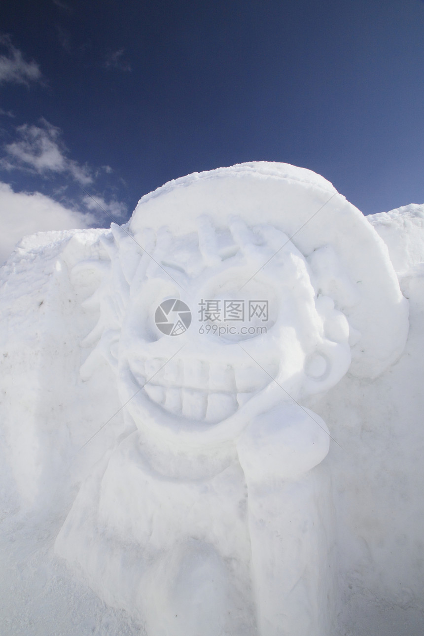 日本日积雪节雪祭雕刻蓝天雕像冻结季节图片