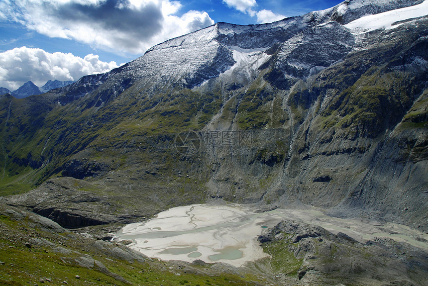阿尔卑冰川湖图片