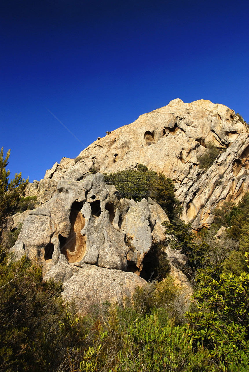 月球峡谷岩石顶峰植被侵蚀颅骨天空悬崖爬坡石头编队图片