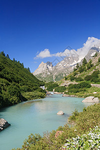 齐勒河谷阿尔卑斯山朵拉高的高清图片