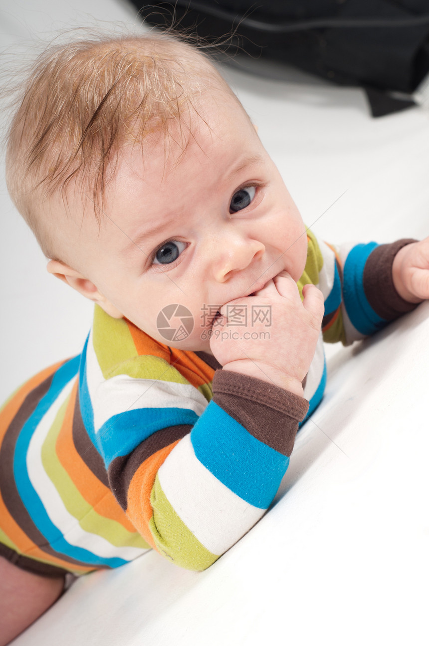 小宝宝条纹工作室男生儿子蓝色孩子皮肤情感生活白色图片