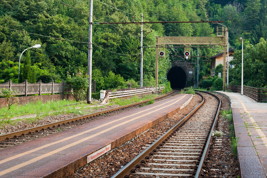 铁路隧道速度岩石火车石头机车运输图片