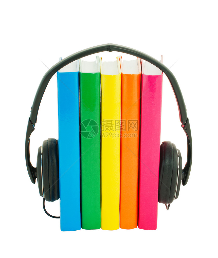 一行书籍和耳机     视听书概念闲暇团体电子音乐播放器音乐图书馆教育电子产品技术有声读物图片