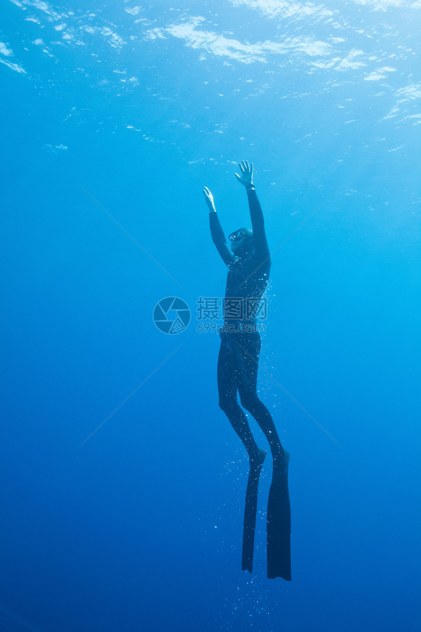 潜水阳光面具海洋腰带太阳泳装环境自由男人运动图片