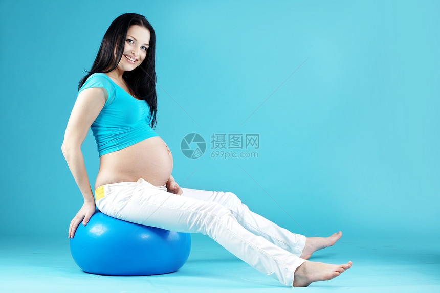 怀孕母亲女性母性父母女孩体操训练成人运动蓝色图片
