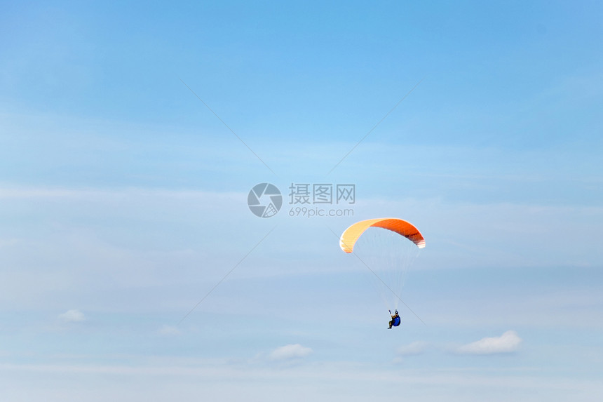 滑滑动蓝色运动员天空降落伞自由车辆风险勇气乐趣图片