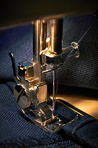 缝纫机工作裙子机械材料纺织品工具缝纫工艺维修金属接缝高清图片素材