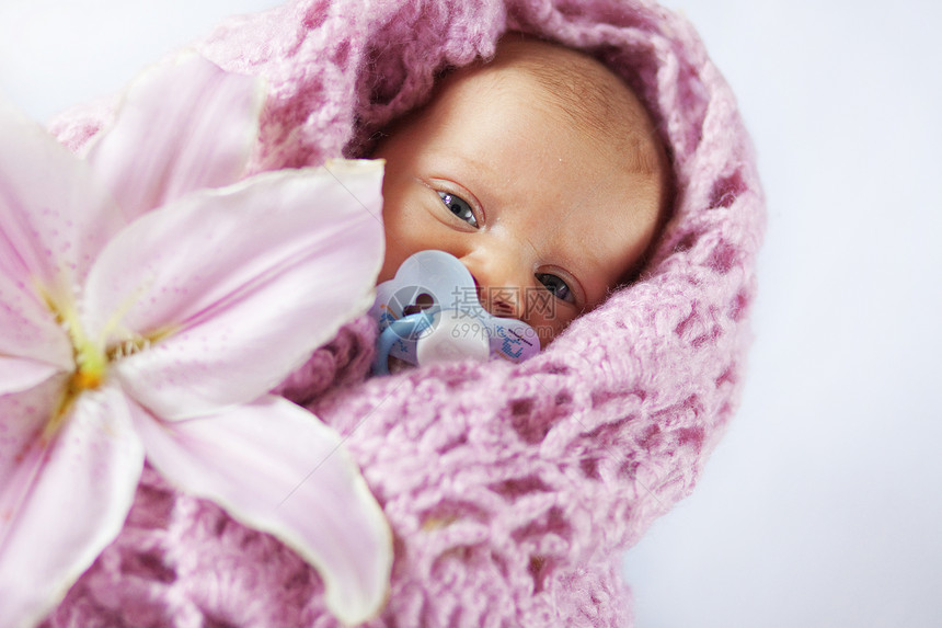 新生儿婴儿童年眼睛襁褓奶嘴男生工作室百合粉色孩子女孩图片