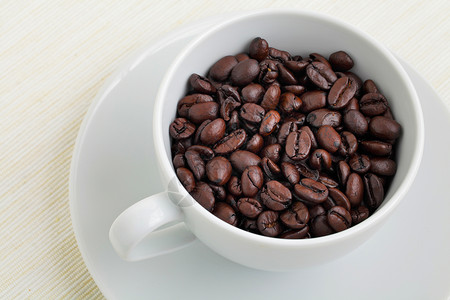 咖啡杯中的咖啡豆饮料边界宏观工作室奢华时间种子生活咖啡杯子背景图片