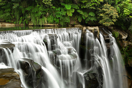 谢夸加瀑布谢芬泰旺的瀑布公园石头运动季节旅行溪流岩石天堂天空流动背景