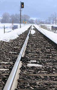 雪田和铁路雪原旅行白色天空背景图片