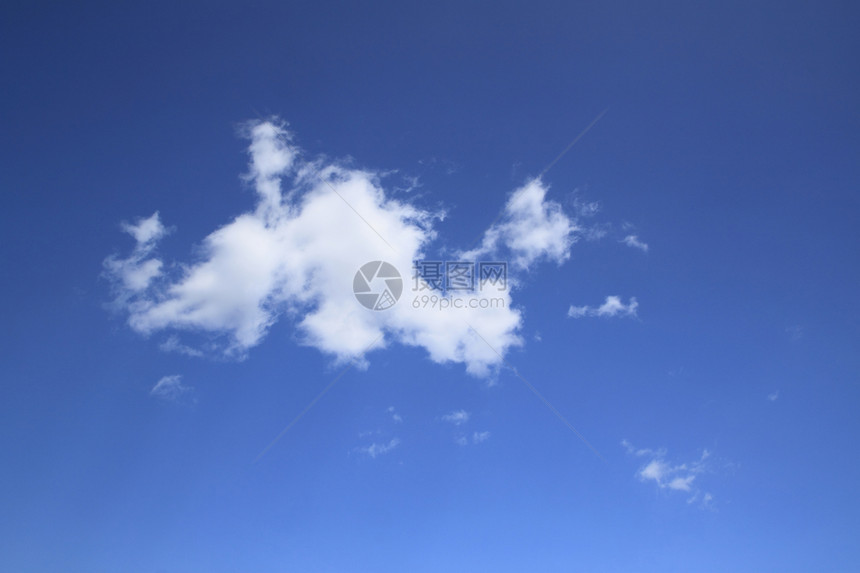 蓝色天空的白云多云白色空气阳光天堂天气图片