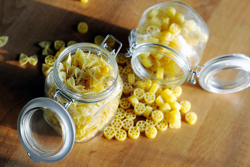 罐中面食营养文化食物玻璃黄色美食厨房小麦图片