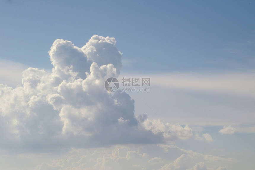 蓝天空背景云景阳光积雨云雾水分天堂环境季节太阳天空图片