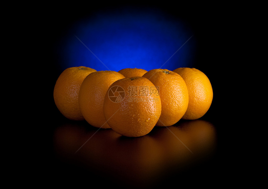 橙色如台球蓝色食品营养阴影游戏黑色橙子饮食桌子反射图片