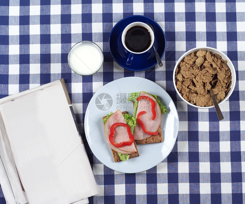 早餐桌小吃牛奶玻璃健康饮食蔬菜面包午餐咖啡食物玉米片图片