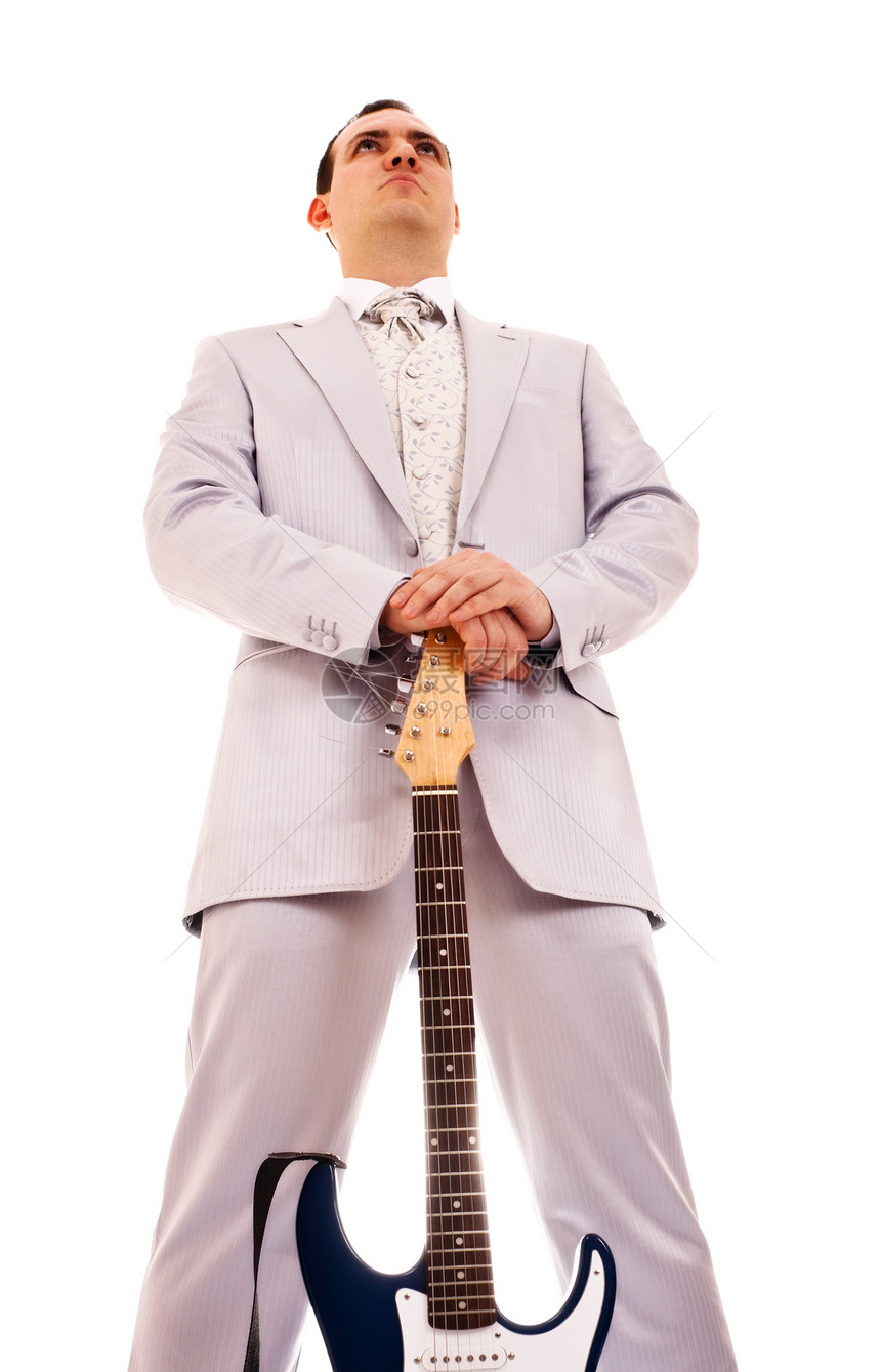 男人用电吉他站着音乐蓝色戏服外衣情感吉他男性愁云套装成人图片