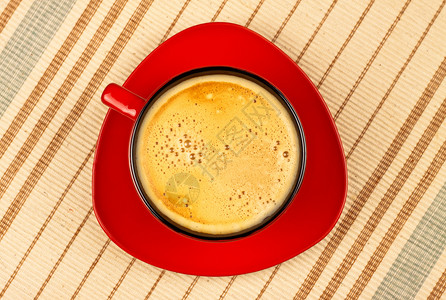 带条纹桌布的红咖啡杯厨房奶油快乐早餐桌巾液体照片食欲餐巾乐队背景图片