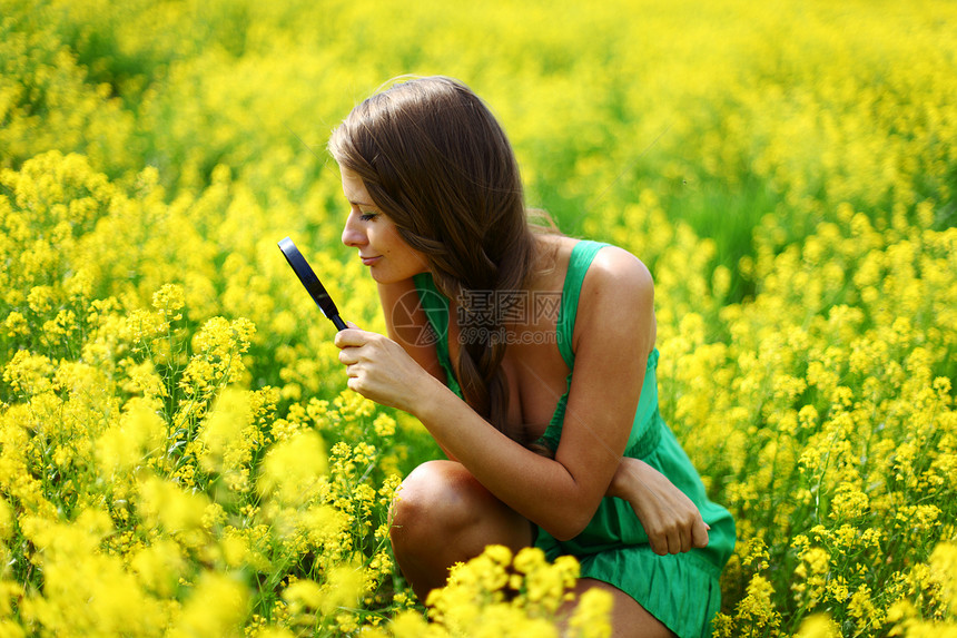 植物学家自由花朵喜悦女性草地眼睛玻璃间谍镜片女士图片