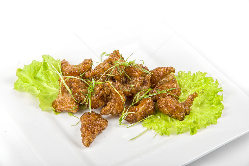 在焦糖里烤的鱼片胡椒沙拉蔬菜用餐美食盘子桌子青菜饮食香料图片
