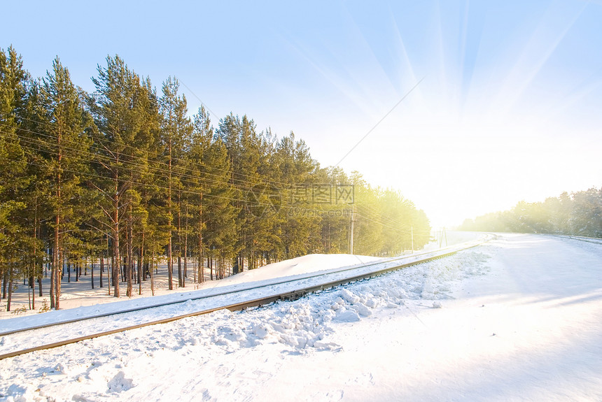 铁路木头农村天气交通季节运输冻结日落国家森林图片