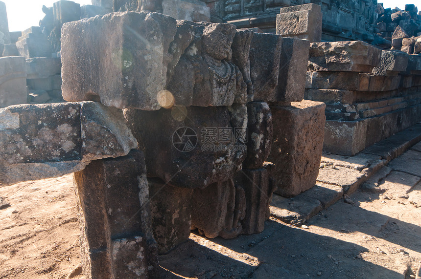 印度尼西亚爪哇普兰巴南寺庙雕刻宽慰天空历史文化雕塑遗产旅行精神石头图片
