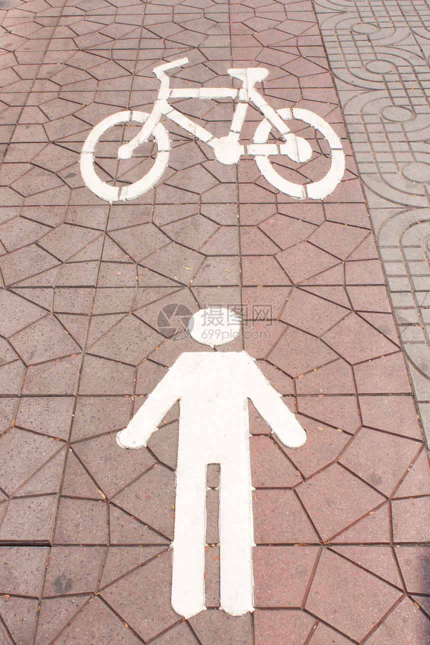 步行和自行车标志运输路面运动城市小路男人交通行人地面车道图片