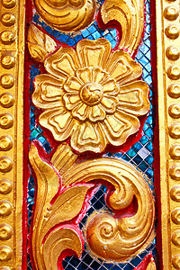 在庙墙上的金色泰国图案设计建筑学风格古董金子工艺装饰文化墙纸装饰品寺庙背景图片