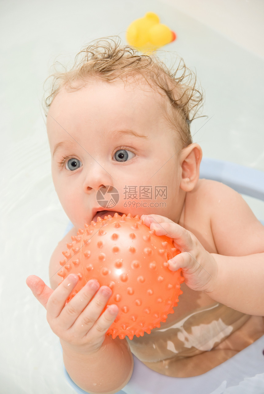洗澡童年洗发水喜悦玩具浴室浴缸儿子家庭男生乐趣图片