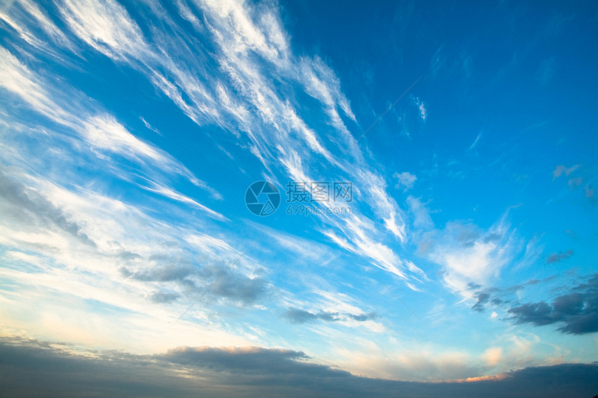 云层天堂阳光日光蓝色白色多云云雾天空云景环境图片