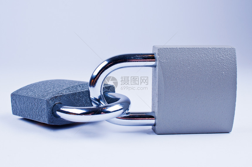 两个锁商业保障安全金属警卫白色桌子金子挂锁小路图片