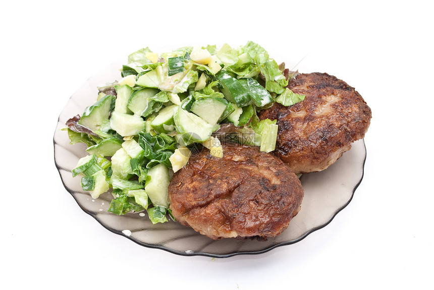 配有沙拉叶的切片猪肉草本植物原油烹饪美食盘子餐厅绿色黄瓜食物图片