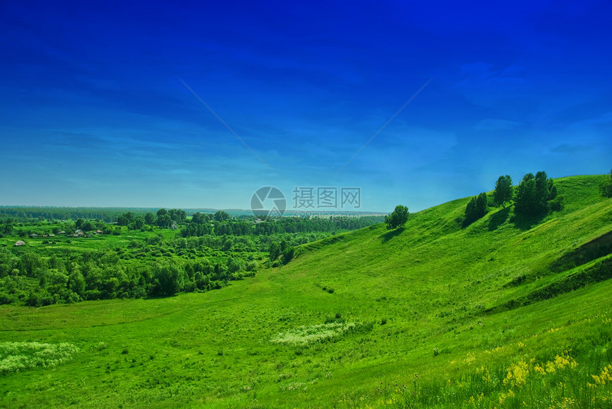 夏季风景环境场景木头土地远景晴天天气爬坡季节天空图片