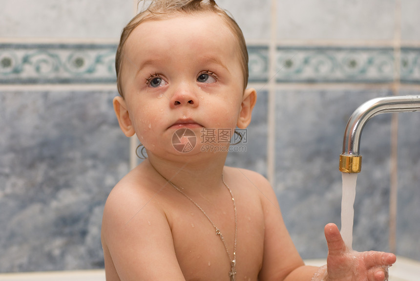 洗澡浴缸卫生青年儿子生活喜悦快乐皮肤童年婴儿图片