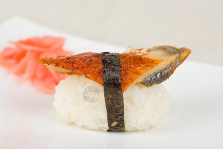 单生寿司午餐海鲜食物熟食寿司海苔柠檬芝麻熏制饮食高清图片
