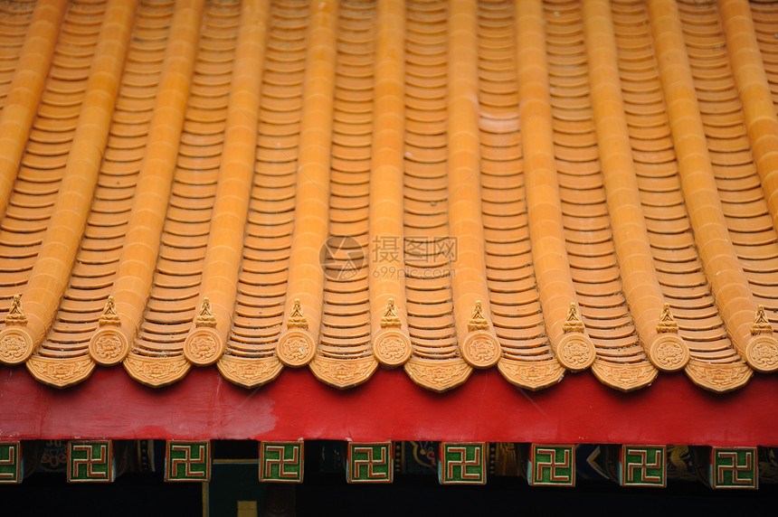 烘烤粘土屋顶上亚状结构的美观黏土佛教徒建筑装饰品棕色寺庙圆形光束圆圈艺术图片