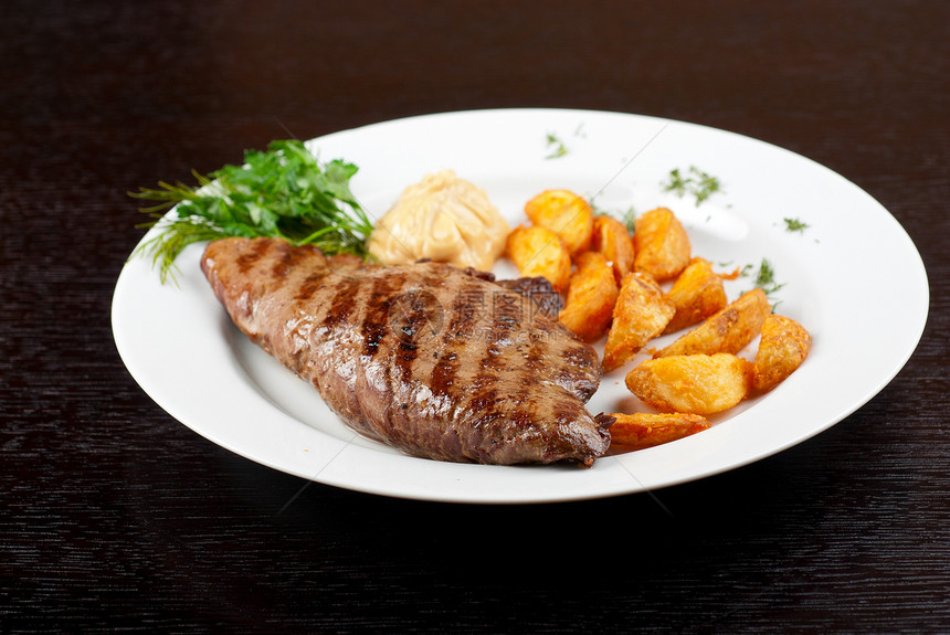 果汁牛肉牛排炙烤牛肉食物食谱美食舌头用餐叶子牛扒午餐图片