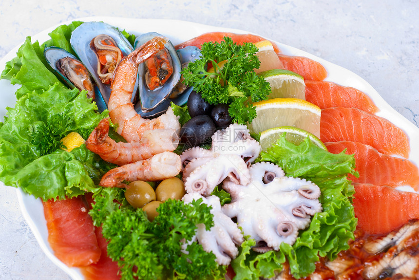 海食沙拉盘子午餐小吃章鱼宏观树叶青菜乌贼海鲜对虾图片