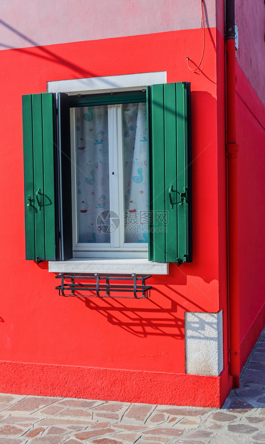 意大利威尼斯布罗拉诺多姿多彩的房屋建筑花朵村庄游客花盆窗户百叶窗蓝色文化房子图片