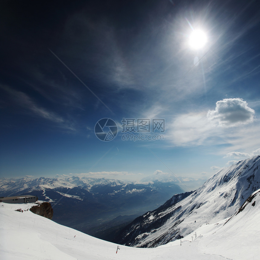 山上有高山顶峰蓝色冰川旅游运动冻结全景天空暴风雪远足图片
