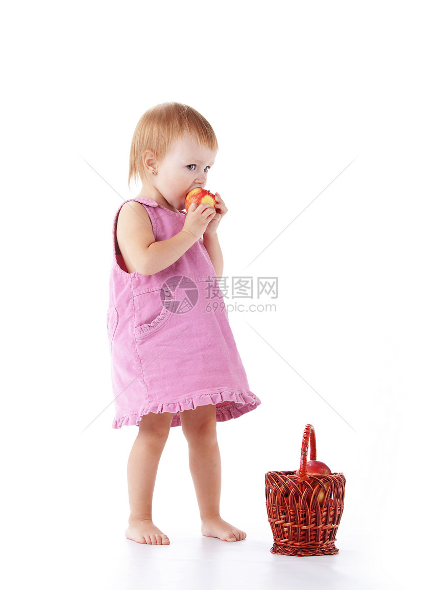 篮子里有苹果的托德家女儿童年小吃水果孩子女性女孩衣服粉色工作室图片