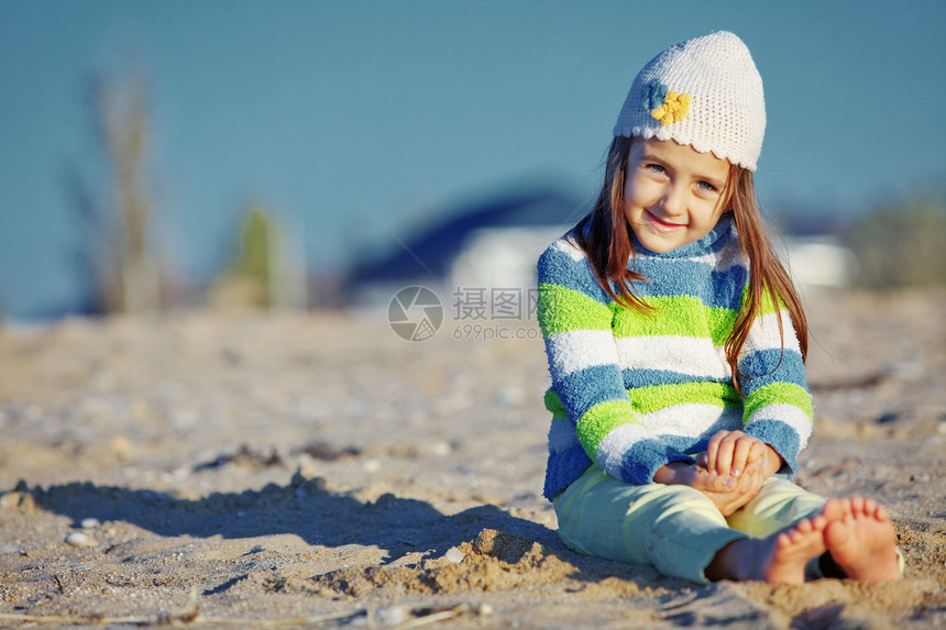 海滩上的孩子婴儿闲暇女性衣服童年女孩儿童青年图片