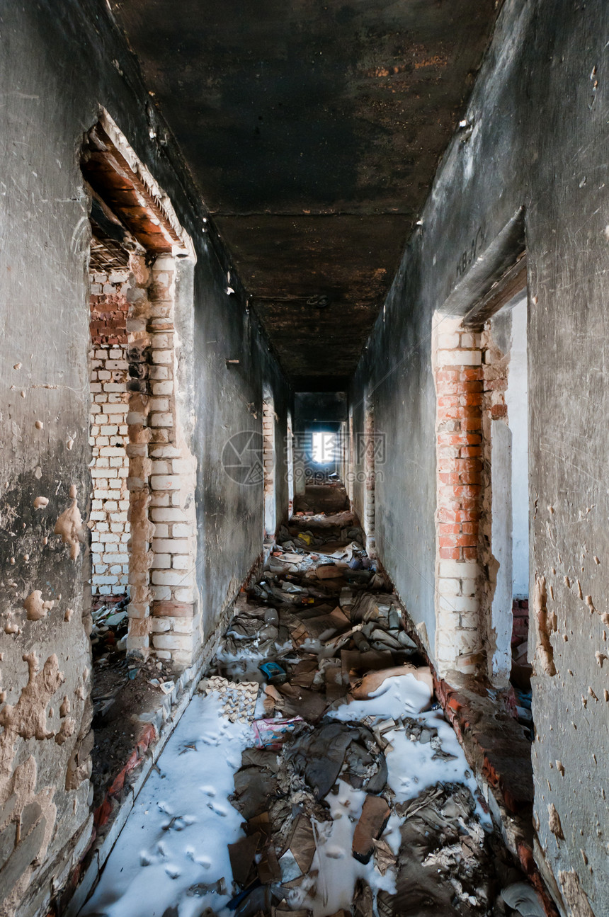 废弃房屋的走廊图片