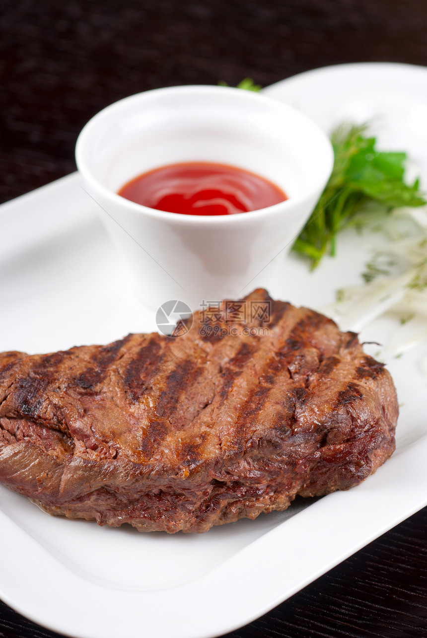 果汁烤牛肉牛排餐厅蔬菜灯泡饮食牛肉盘子午餐炙烤烧烤营养图片