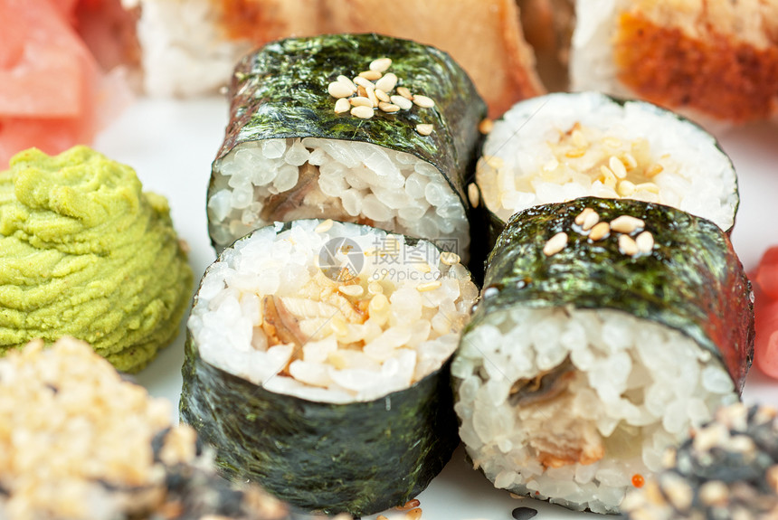 寿司成套海藻服务传统橙子小吃食物厨房鱼子盘子熏制图片