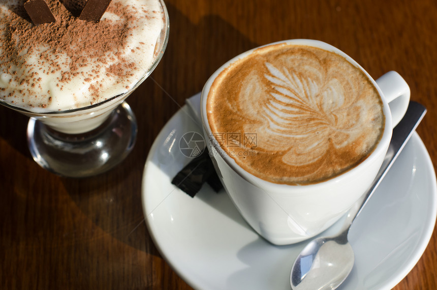 卡布奇诺时间飞碟咖啡师咖啡豆子咖啡店泡沫巧克力午餐拿铁咖啡馆图片