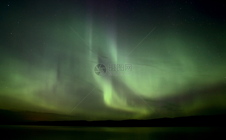 夜射  北极光北极光极光粒子场地绿色气氛蓝色磁层天文学北极星图片
