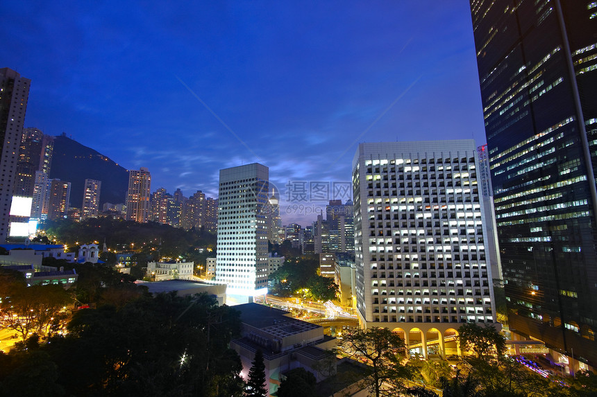 晚上在香港的办公大楼建造天空市中心景观蓝色建筑玻璃旅游工作反射图片